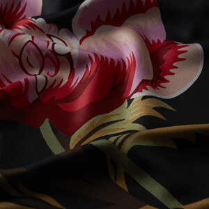 ipekevi - Black Amaryllis Print Silk Scarf (1)