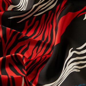 ipekevi - Black Burgundy Moss Twill Silk Scarf (1)