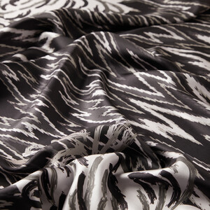 ipekevi - Black Grey Retro Zigzag Twill Silk Scarf (1)