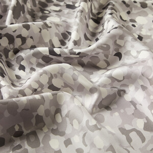 ipekevi - Black Illusion Twill Silk Scarf (1)