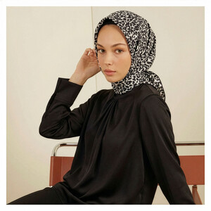 Black Leopard Print Silk Twill Scarf - Thumbnail