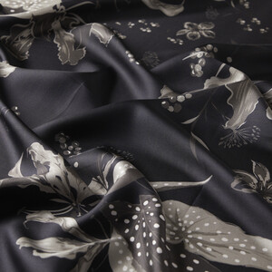 ipekevi - Black Wild Flowers Twill Silk Scarf (1)