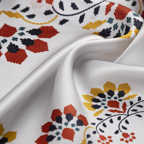 Buz Beyazı Kanaviçe Saten İpek Mendil