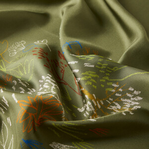 ipekevi - Green Pretty Garden Twill Silk Scarf (1)