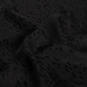 Dört Mevsim Siyah Leopar Desenli Monogram Şal - Thumbnail