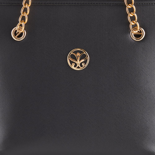 حقيبة يد سادة بتفاصيل سلسلة لون أسود