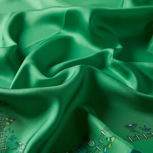 ipekevi - Green Pretty Garden Twill Silk Scarf (1)