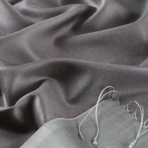 شال حرير ذو وجهين لون رمادي شال حرير ذو وجهين لون رمادي