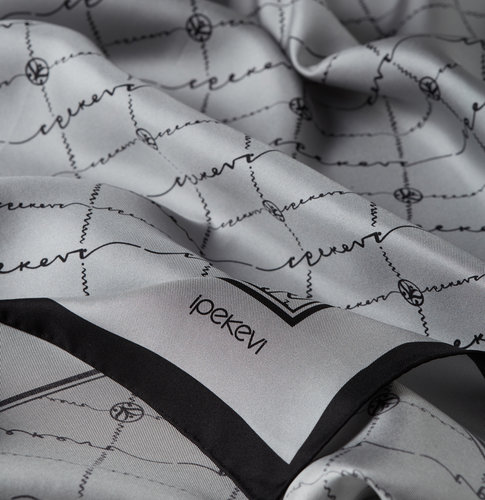 ايشارب حرير تويل لون فضي مونوغرام