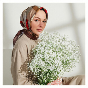 Kahverengi Lego Desenli Tivil İpek Eşarp - Thumbnail