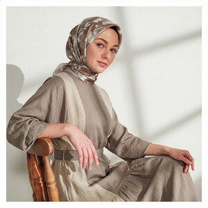  Misty Mink Vintage Silhouette Print Silk Twill Scarf - Thumbnail