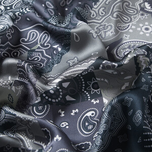 منديل حرير تصميم رقع موديل 18 - Thumbnail