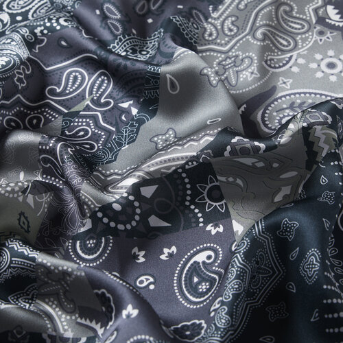 منديل حرير تصميم رقع موديل 18