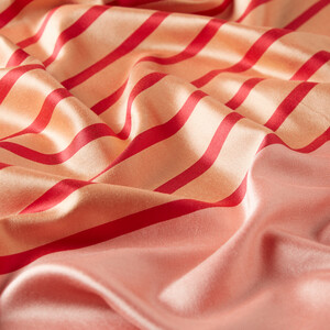 شال حرير مخطط لون وردي - Thumbnail