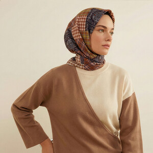 Pudra Mor Patchwork Desenli Tivil İpek Eşarp - Thumbnail