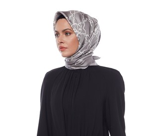 ايشارب حرير تويل لون فضي مونوغرام سلجوقي - Thumbnail