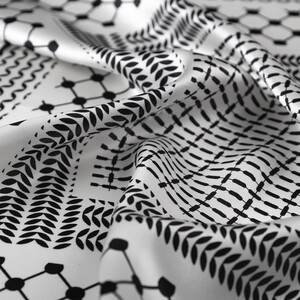 Siyah Beyaz Kefiye Saten İpek Mendil - Thumbnail