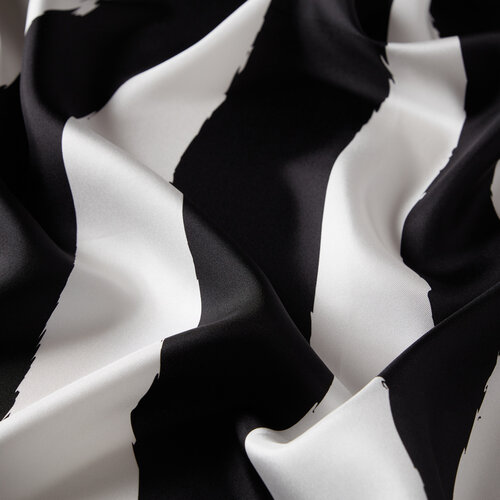 Siyah Beyaz Makro Zebra Desenli Tivil İpek Eşarp