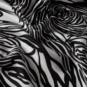 Siyah Beyaz Zebra Desenli Tivil İpek Eşarp - Thumbnail