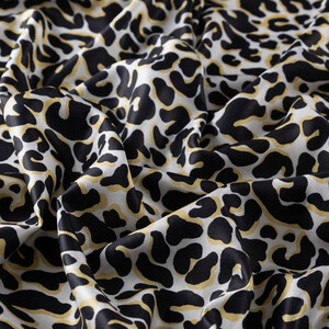 Siyah Gold Leopar Desenli İpek Şal - Thumbnail