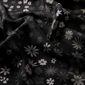 Siyah Gümüş Serpinti Çiçekler Tivil İpek Eşarp - Thumbnail