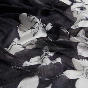 Siyah Kış Gülleri Desenli Şal - Thumbnail