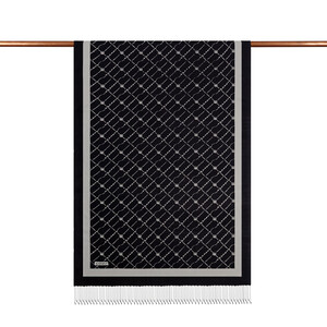 ipekevi - شال حرير مونوغرام لون أسود وأبيض (1)