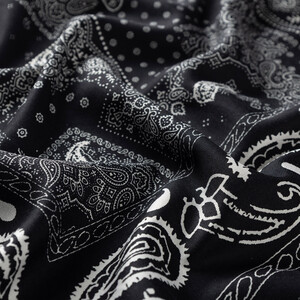 Siyah Patchwork Desenli İpek Şal - Thumbnail