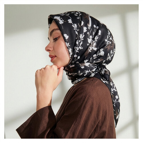 Siyah Vintage Silhouette Desenli Tivil İpek Eşarp