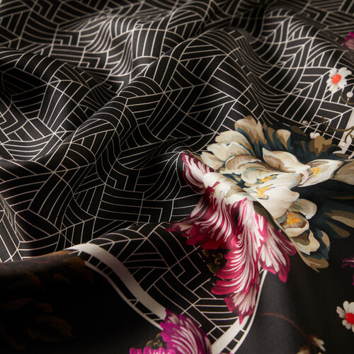 ايشارب حرير تويل تصميم ورود لون أسود وبيج