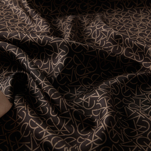 ايشارب حرير تويل لون بني مونوغرام تايبو