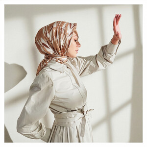 Vizon Dark Garden Desenli Tivil İpek Eşarp - Thumbnail